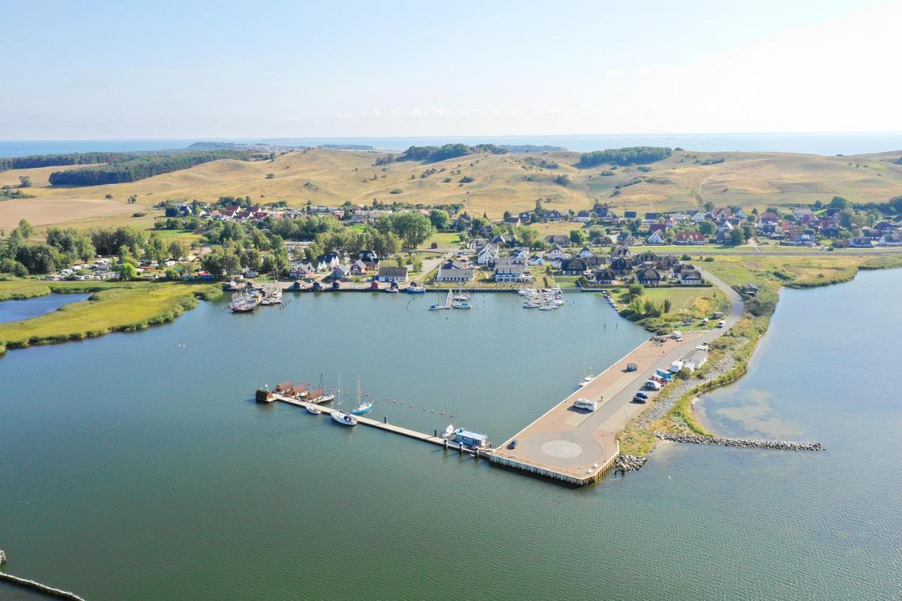 Wassernahes Ferienhaus Mit Meerblick Und Schwimmbadnutzung In Sellin - Ferienhaus Rohrweihe Гагер Экстерьер фото